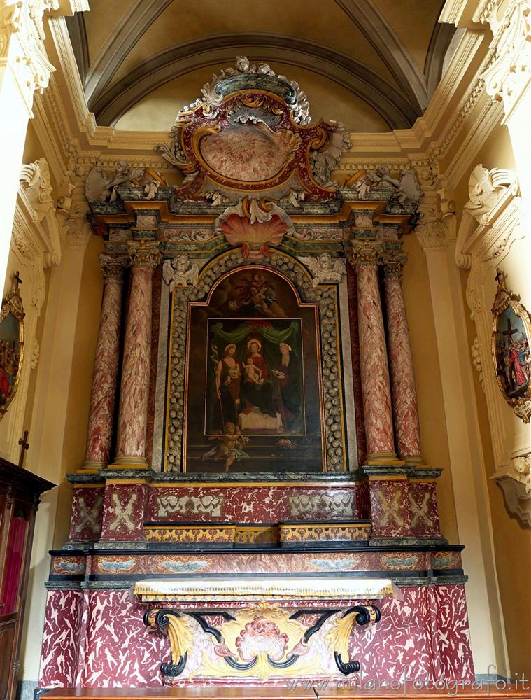 Trivero (Biella) - Altare della Madonna delle Grazie nella Chiesa Matrice